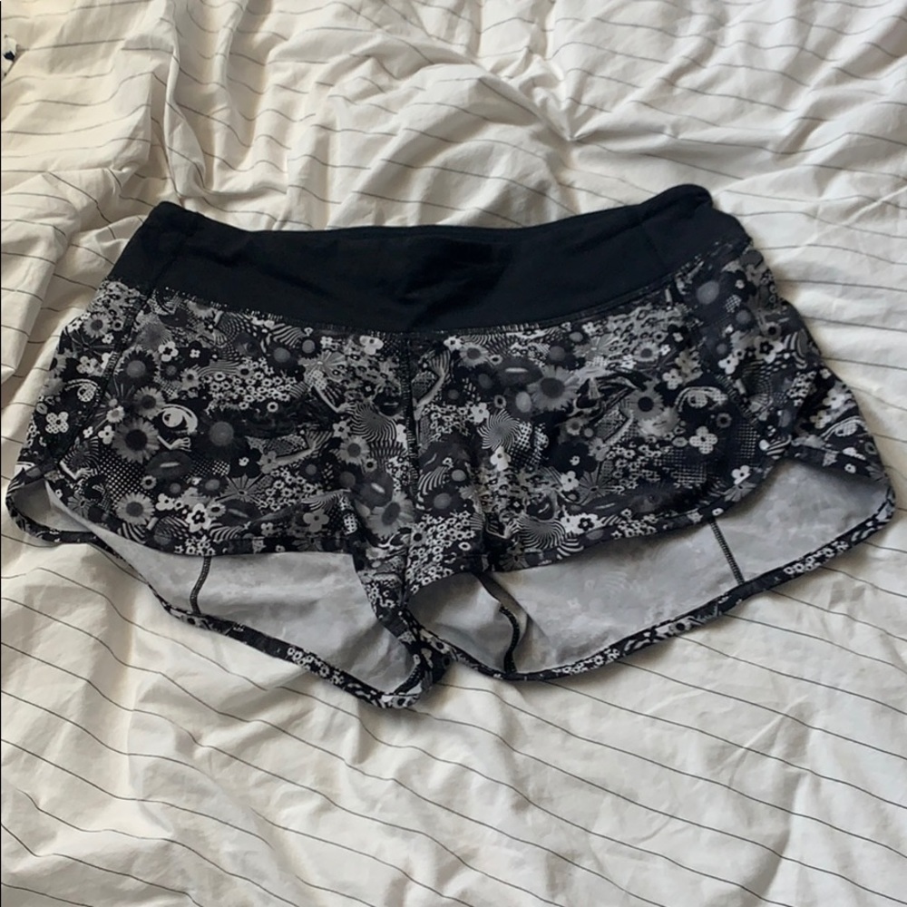 Lululemon seawheeze shorts size 6